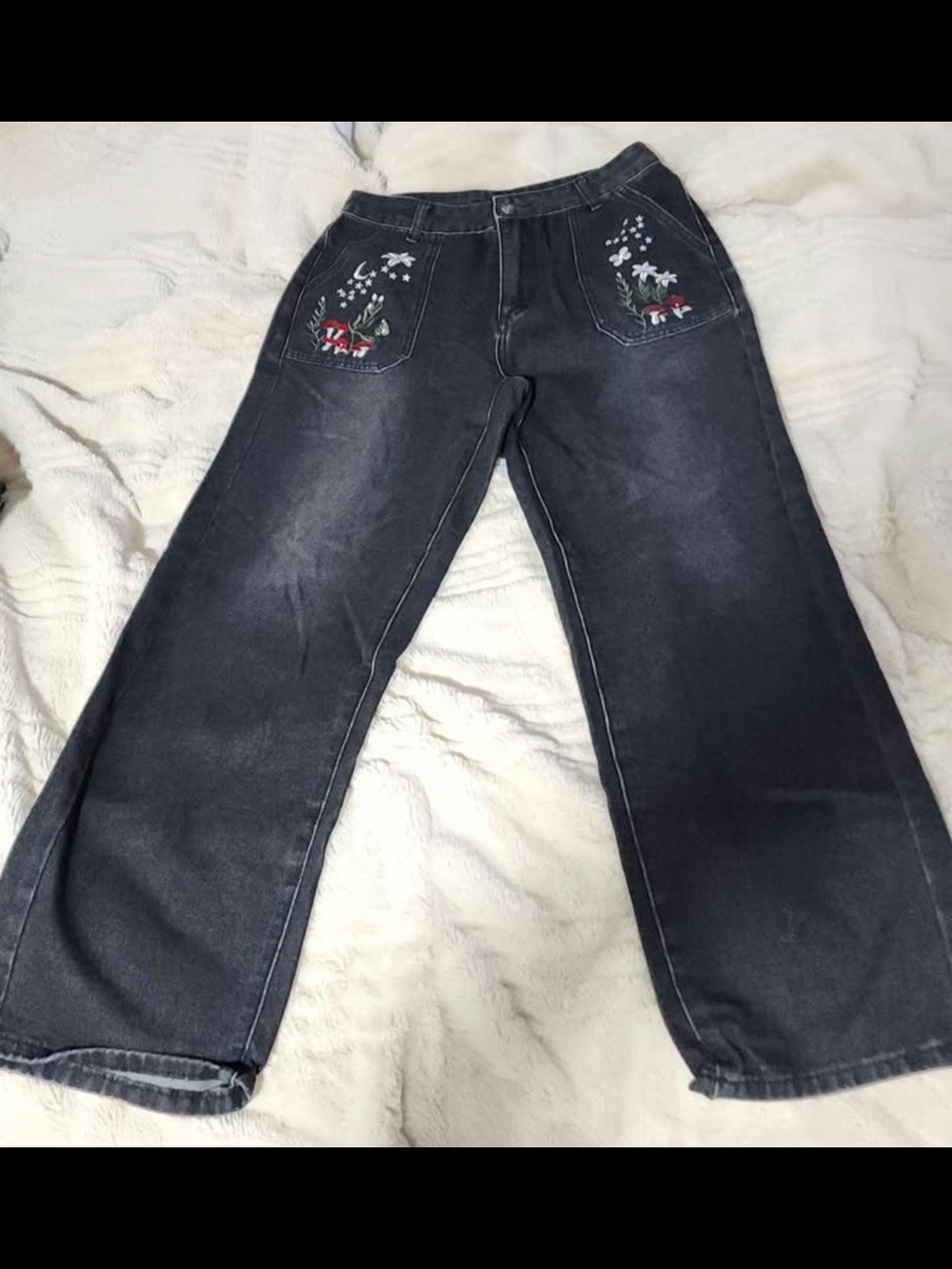 ROMWE Black Wide-Leg Jeans with Floral Embroidered Pockets